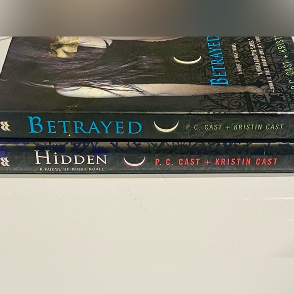 Hidden and Betrayed :Novels by P.c. Cast and Kristin Cast - Picture 2 of 2
